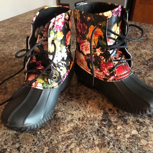 Floral Rain boots w/ (Monogrammed initial “G”) - Picture 3 of 5
